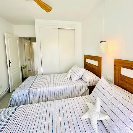 Bonito Con Piscina A 50 Metros De La Playa! *