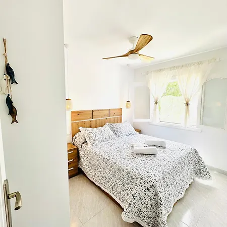 Bonito Con Piscina A 50 Metros De La Playa!