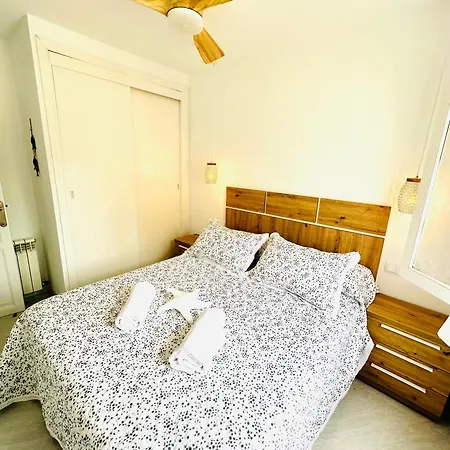 Bonito Con Piscina A 50 Metros De La Playa!