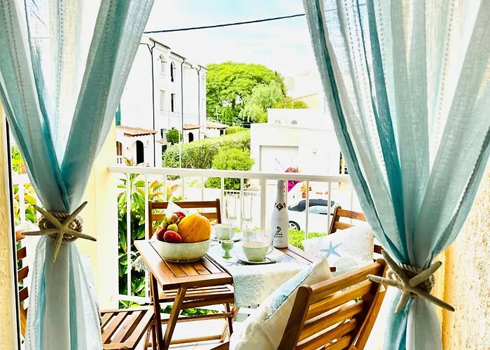 Bonito Con Piscina A 50 Metros De La Playa! *