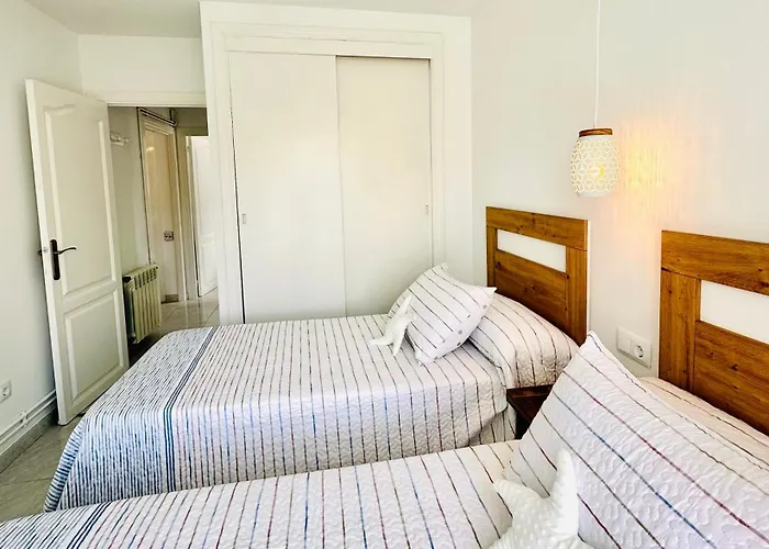 Bonito Con Piscina A 50 Metros De La Playa! *